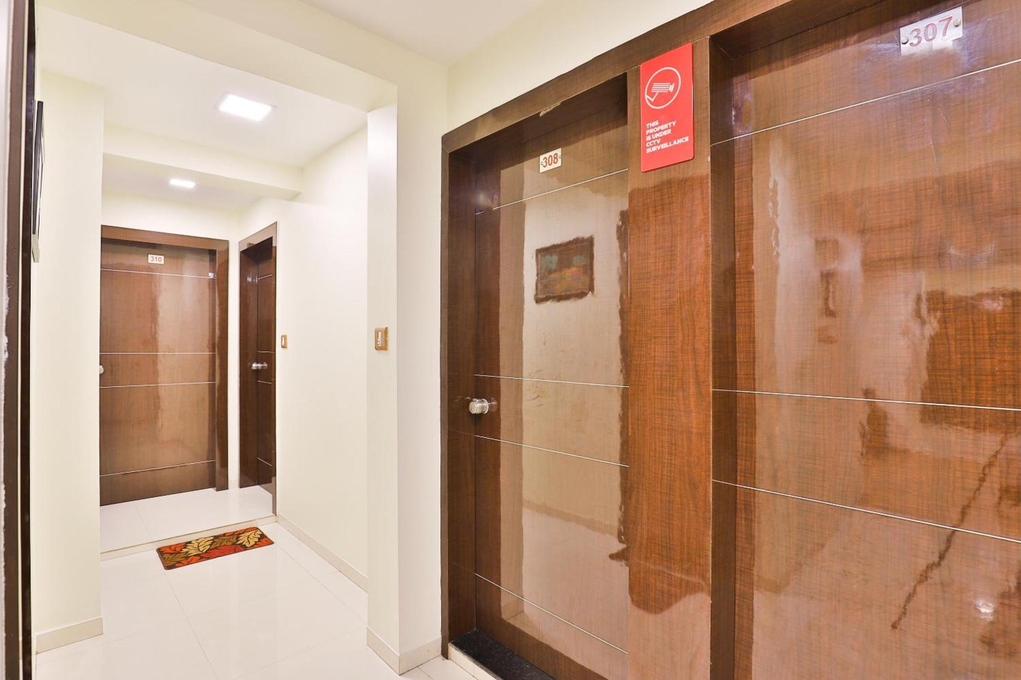 Hotel O Red Apple Ahmedabad Exterior foto